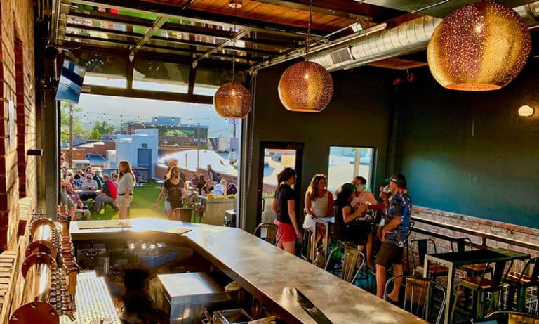 Best Brewery Restaurants in Palm Springs with Craft Beer